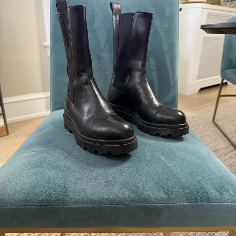 Banana Republic Black Italian Leather Chelsea Boot - Picture 3 of 6